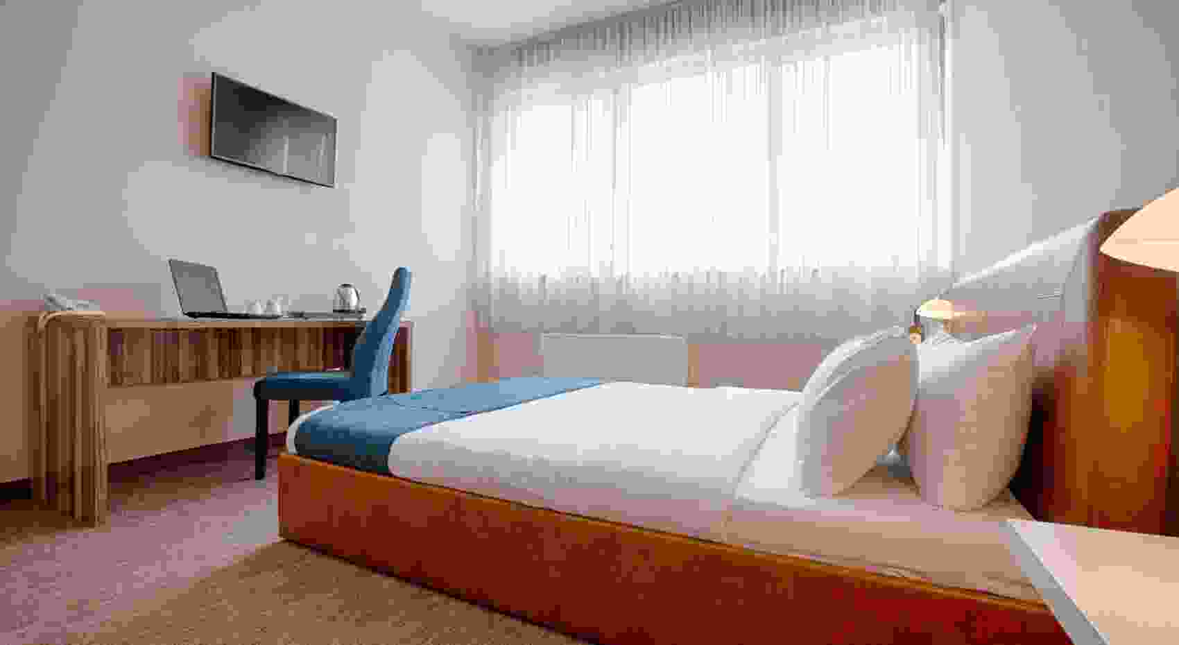 Double Room Double Room